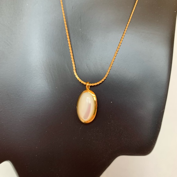 Vintage 12K GF Oval Mother of Pearl Necklace, NWOT, 17 Inches Long - Picture 5 of 12